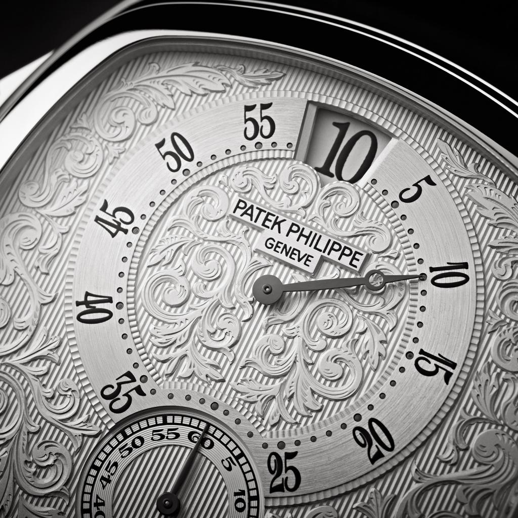 นาฬิกา patek Philippe 5275 นาฬิกาสำหรับหญิงสาว อ่อนโยน หรูหรา มีระดับ 	นาฬิกา patek Philippe นาฬิกาชั้นนำของโลก ที่เน้นความซับซ้อนของกลไกลในการบอกเวลา ที่สำคัญยังมีประวัติความเป็นมาที่ยาวนาน โดยได้รับความไว้วางใจตั้งแต่ในราชวงศ์ไล่เรียงมาจนถึงเซเลปและคนดังต่างๆ ไม่ว่า patek Philippe จะผลิตนาฬิกาแบบไหนมาก็ตามมักเป็นที่จับตามองอยู่เสมอ เพราะมักสร้างประวัติศาสตร์ให้วงการนาฬิกาได้จดจำ อย่างที่ทราบกันดี patek Philippe ได้เปิดตัวนาฬิกาที่ใช้ในการเฉลิมฉลองครบรอบ 175 ปีอยู่หลายรุ่น และหนึ่งในนั้นคือ นาฬิกา patek Philippe 5275 	นาฬิกา patek Philippe 5275 มีดีไซน์ที่สวยคลาสิคด้วยหน้าปัดทองคำที่ทำสีเงินสลักเป็นลวดลายดอกไม้ โดยรับกับบริเวณโดยรอบหน้าปัดที่สลักเป็นลวดลายดอกไม้เช่นกัน และในวงรอบของชั่วโมงนั้นบุด้วยผ้าซาติน ดูสวยงามหรูหรา ส่วนรูปทรงนาฬิกามีความทันสมัย โดยทำเป็นตัวเรือนแพลทตินั่มทรงตอนโน ที่มีขนาดเหมาะสมกับข้อมือของหญิงสาว โดยมีขนาด 39.8×47.4 มิลลิเมตร และหนา 11.3 มิลลิเมตรเท่านั้นเอง และยังมีกลไกแบบใหม่ที่ทำให้นาฬิกาใช้งานได้ เป็นแบบเฉพาะไม่เหมือนใคร นั่นคือ Calibre 32-650 HGS PS และยังมีสัญลักษณ์ที่ทำให้เราทราบด้วยว่าเป็นนาฬิกาที่ใช้เฉลิมฉลองครบรอบ 175 ปีของการก่อตั้งแบรนด์อีกด้วย และยังผลิตในจำนวนจำกัดแค่ 175 เรือนเท่านั้นเอง สำหรับสาวๆคนไหนชอบความคาสิคผสมผสานความอ่อนโยนก็น่าจะซื้อไว้ในครอบครองนะ เพราะว่า ไม่ได้มีดีแค่การดูเวลาอย่างเดียว แต่ยังมีคุณค่าทางจิตใจสูงด้วย ราคาก็สมกับวัสดุที่ใช้ในการทำ เพราะว่ามีการเลือกสรรอย่างพิถีพิถันมาก สำหรับร้านรับซื้อนาฬิกา คุณควรจะรับซื้อนาฬิการุ่น patek Philippe 5275 ไว้ด้วย เพราะอย่างไรก็ขายออกได้ราคาดีอยู่แล้ว เพราะว่าหายาก และยังได้รับความนิยมในการซื้ออีกด้วย จึงนับได้ว่า patek Philippe 5275 เป็นมิติใหม่ของนาฬิกาสำหรับผู้หญิงที่มีความสวยงาม และยังมีเอกลักษณ์ของ patek Philippe นั่นคือ กลไกการเดินของนาฬิกาที่ซับซ้อนไม่เหมือนใคร แบรนด์ไหนก็เลียนแบบไมได้เลย   	patek Philippe 5275 นาฬิกาสวยๆ ที่ใส่ได้ทุกงาน เสริมความหรูหราและความอ่อนโยนให้คุณผู้หญิงได้ รับรองว่า หากคุณมีนาฬิการุ่นนี้ในครอบครองคุณจะไม่ผิดหวังแน่นอน หรือถ้าใครไม่รู้จะไปดูหรือหาซื้อที่ไหน ลองไปดูที่ร้านรับซื้อนาฬิกาดูสิ รับรองว่าจะเจอ patek Philippe 5275 อย่างแน่นอน เพราะเป็นนาฬิกาตัวท็อปที่ร้านรับซื้อนาฬิกาควรมีเลยล่ะ หรือไม่ก็ลองหาแบรนด์ patek Philippe รุ่นอื่นดูก็ได้นะ รับรองมีไว้ไม่ผิดหวัง